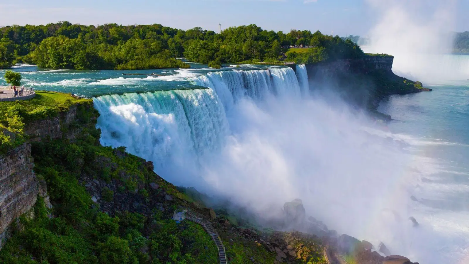 Auch bei den weltberühmten Niagarafällen wird die Sonnenfinsternis zu sehen sein - vorausgesetzt, der Himmel ist wolkenlos. (Foto: Gary Hodges/Visit The USA/Gary Hodges/Visit The USA/dpa)