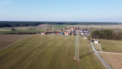 Rund 300 Meter südlich von Oberschlauersbach, nahe der 110-kV-Hochspannungsleitung, ist ein Biogas-Blockheizkraftwerk geplant. Das Projekt sorgt für Diskussionen in dem Ortsteil.<br> (Foto: Yvonne Neckermann)