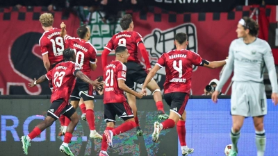 Nürnberg holt gegen Wolfsburg ein zwischenzeitliches 0:2 auf. (Foto: Daniel Karmann/dpa)