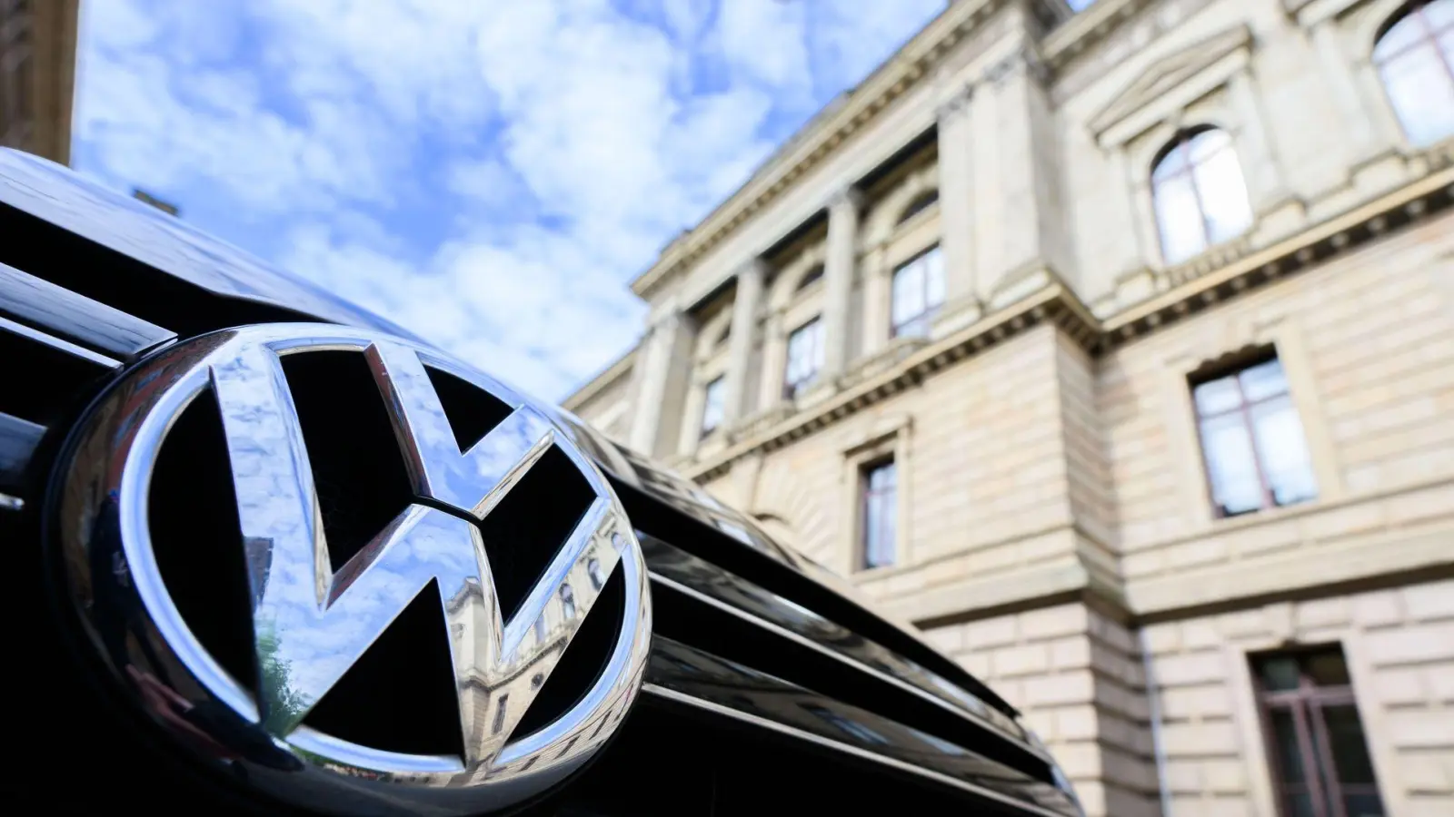 Im Prozess zur VW-Dieselaffäre wurden vier Haftstrafen ausgesprochen, nur in zwei Fällen gab es Bewährung. (Foto: Julian Stratenschulte/dpa Pool/dpa)