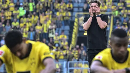 Borussia Dortmund’s Trainer Edin Terzic nach dem Spiel, das ihn und seinem Team die Meisterschaft kostete. (Foto: Bernd Thissen/dpa)