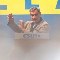 Für CSU-Chef Söder ist klar: Einsparungen etwa beim Bürgergeld würden Spielräume für niedrigere Energiekosten ermöglichen.  (Foto: Peter Kneffel/dpa)