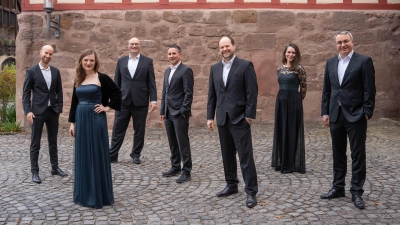Das Ensemble miXtur (von links): Matthias Franz, Marina Sturm, Clemens Nicol, Martin Hartnagel, Maximilian Hischer, Judith Werner und Tobias Wäschenfelder. (Foto: Volker Braun)