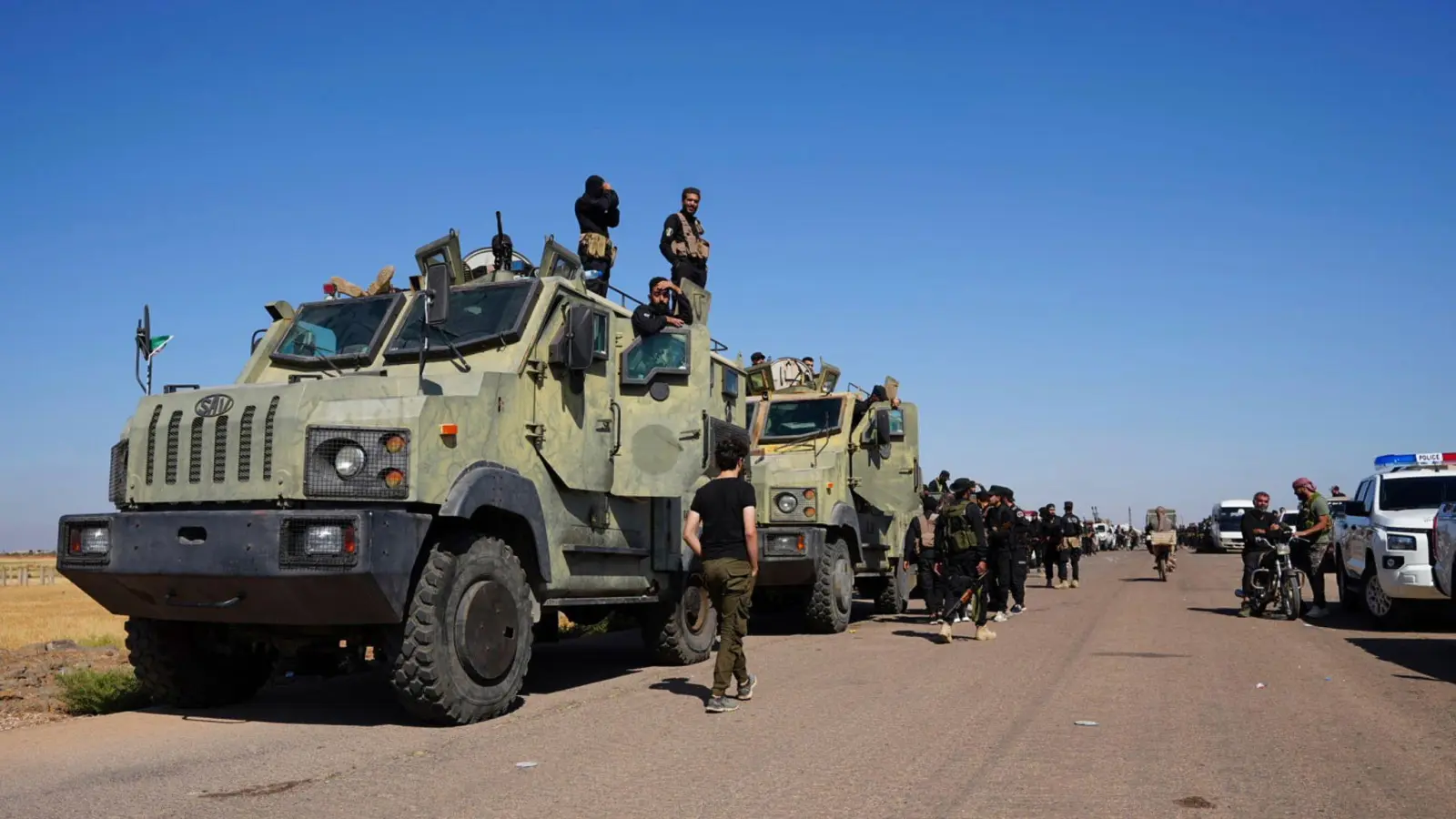 Das Verteidigungsministerium schickte Militäreinheiten, um die Gewalt zu beenden.  (Foto: Malek Khattab/AP/dpa)