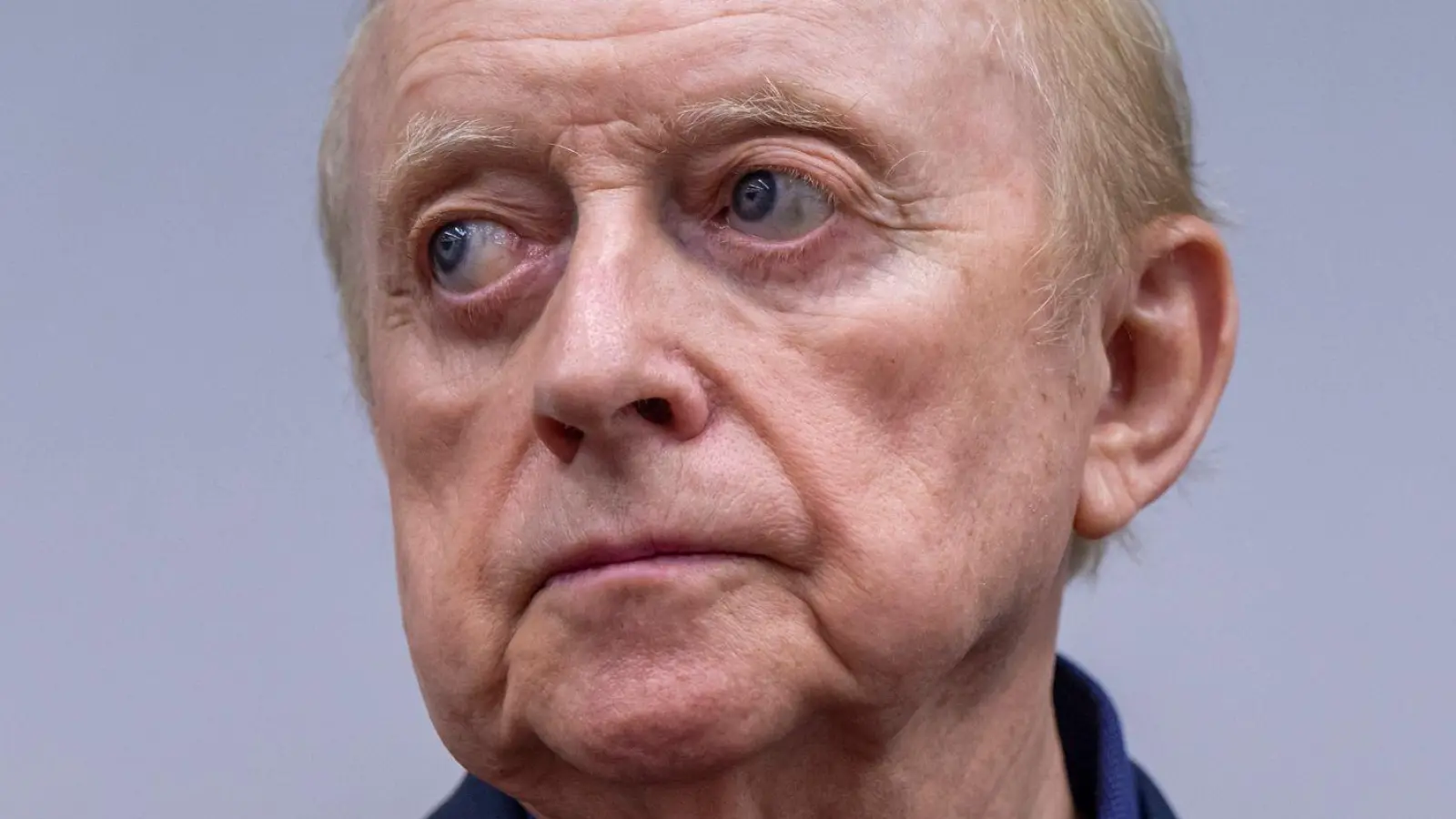 Schuhbeck vor dem Landgericht München I.  (Foto: Peter Kneffel/dpa)