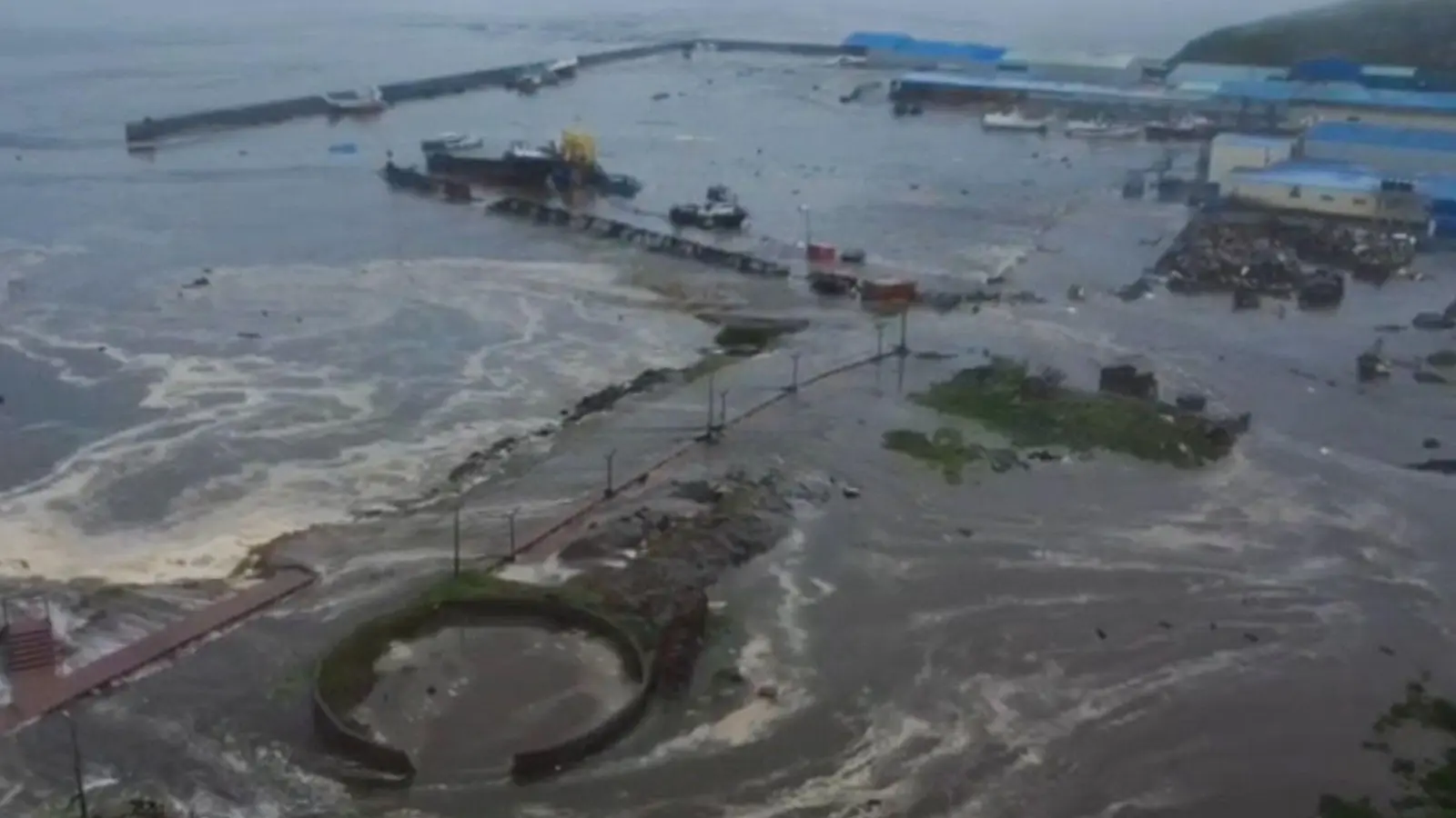 Die russischen Behörden haben die Tsnunami-Warnung wieder aufgehoben - ohne Hinweise auf größere Schäden.  (Foto: The Telegram Channel Of The Kamc/TASS/ZUMA Press/dpa)