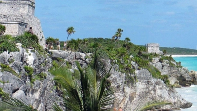 Maya-Ruine über dem Meer in Tulum: Discover Airlines will ab dem 12. Dezember 2024 wöchentliche zwei Direktflüge von Frankfurt am Main an die Karibikküste der mexikanischen Yucatán-Halbinsel anbieten. (zu dpa: „Ferienflieger Discover fliegt zu neuem Mexiko-Airport Tulum“) (Foto: Michael Juhran/dpa-tmn/dpa)