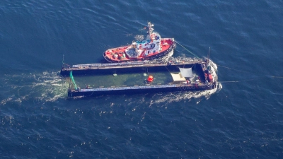 Das Transportschiff mit dem Wal ist seit mehreren Tagen unterwegs. (Foto: Christoph Reichwein/dpa)