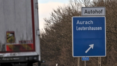 Auf der A6 bei Aurach ist es am Dienstag zu einem Unfall gekommen, der noch länger Auswirkungen hatte. (Symbolbild: Tizian Gerbing)