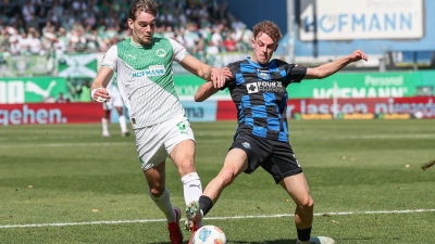 Münz (l) verlässt die SpVgg Greuther Fürth. (Archivfoto) (Foto: Daniel Löb/dpa)
