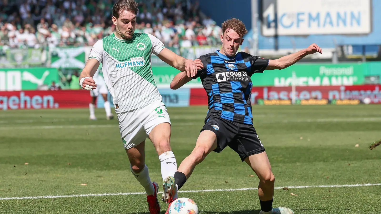 Münz (l) verlässt die SpVgg Greuther Fürth. (Archivfoto) (Foto: Daniel Löb/dpa)