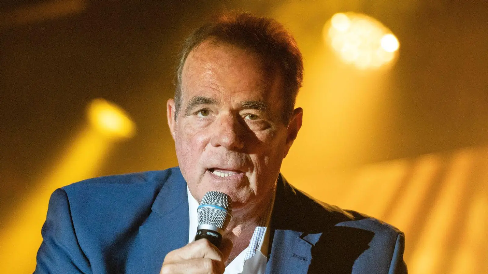 Sänger Hein Simons, vielen besser bekannt als „Heintje“, bangt um sein Gehör.  (Foto: Matthias Wehnert/dpa)