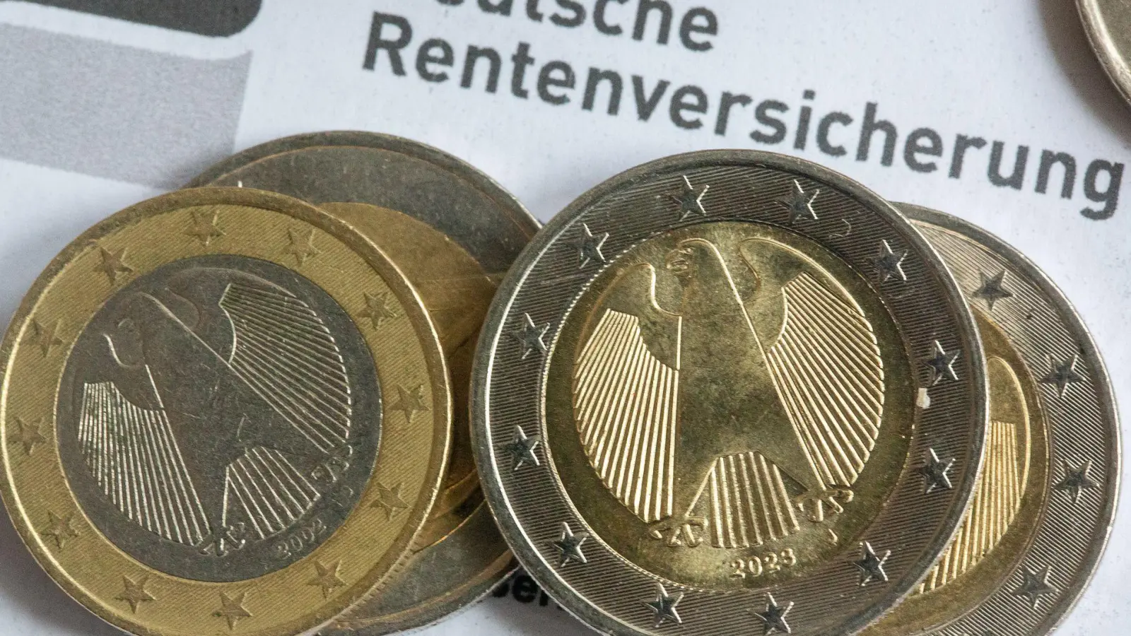 Für die Rentnerinnen und Rentner gibt es höhere Bezüge. (Archivbild) (Foto: Fernando Gutierrez-Juarez/dpa)