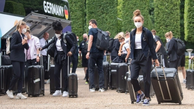 Ankunft des deutschen Teams in einem ländlichen Luxus-Hotel in Watford nordwestlich von London. (Foto: Sebastian Gollnow/dpa)