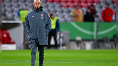 Denkt noch nicht an den BVB: Bayern-Trainer Kompany. (Archivbild) (Foto: Sven Hoppe/dpa)