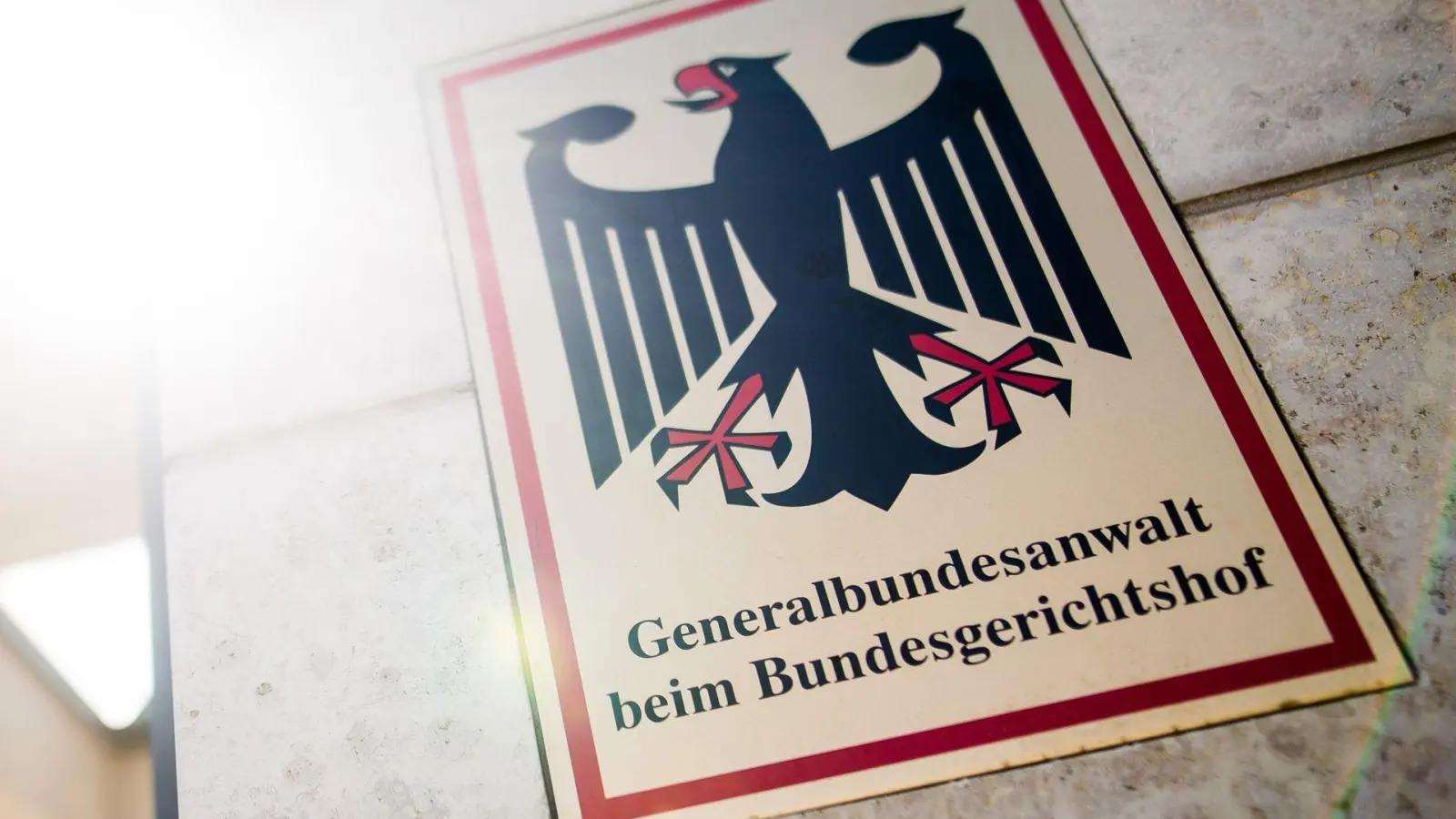 Die Behörde wirft dem jungen Mann Unterstützung des IS vor. (Archivbild) (Foto: Christoph Schmidt/dpa)