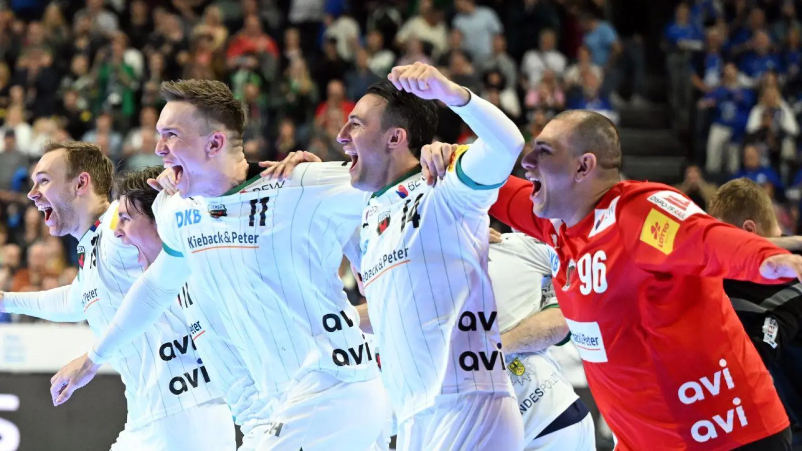 Die Füchse Berlin haben zum zweiten Mal nach 2014 den DHB-Pokal gewonnen. (Foto: Federico Gambarini/dpa)