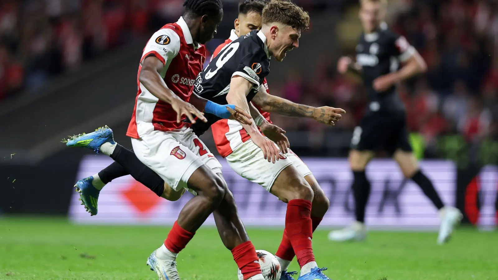 Philipp Treu hatte in Braga einen schweren Stand. (Foto: Miguel Angelo Pereira/AP/dpa)