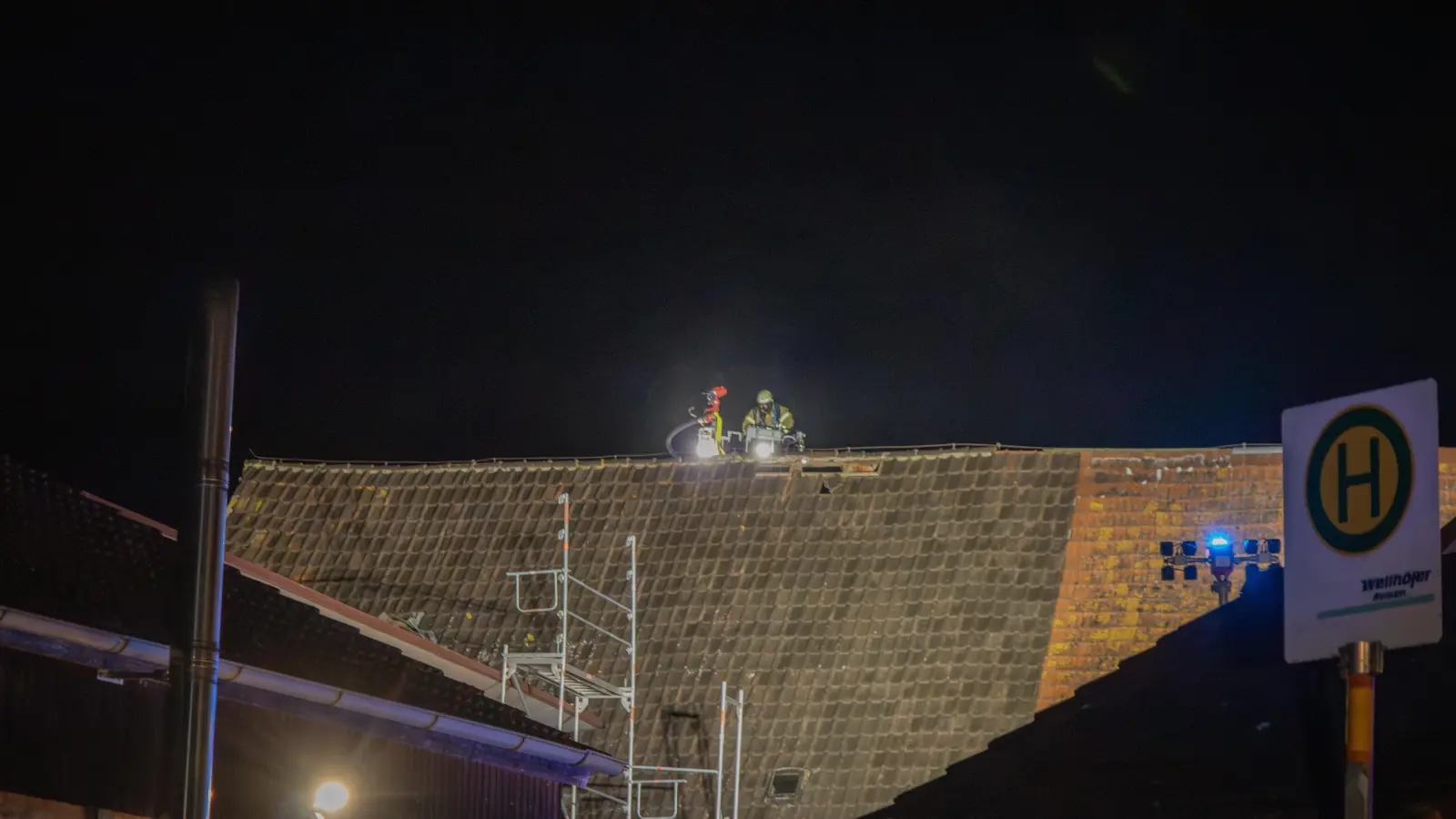 Die Einsatzkräfte konnten die Rauchentwicklung schnell bekämpfen und unter Kontrolle bringen, sodass kein offenes Feuer entstand. (Foto: News5/Kevin Weddig)