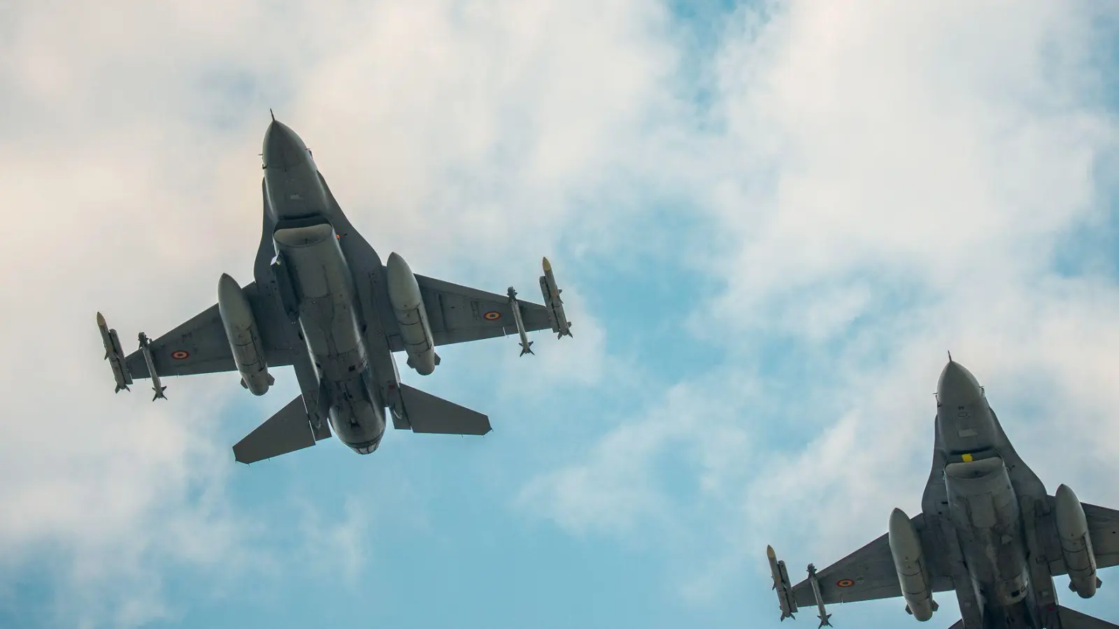 Nahe einer Gasförder-Plattform im Schwarzen Meer haben zwei rumänische Kampfjets eine Seedrohne ausgeschaltet. (Archivbild) (Foto: Vadim Ghirda/AP/dpa)