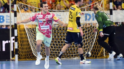 Berlins Tim Freihöfer darf jubeln.  (Foto: Uli Deck/dpa)