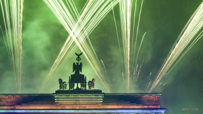 In Berlin feierten Tausende in das neue Jahr hinein.  (Foto: Britta Pedersen/dpa)