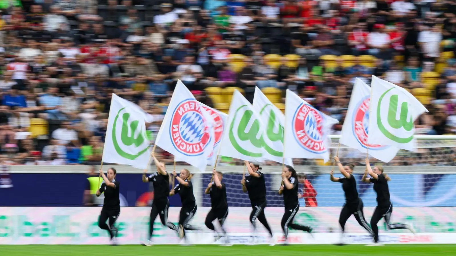 Wie im Vorjahr spielen Bayern München und der VfL Wolfsburg um den Supercup im Frauenfußball. (Foto: Robert Michael/dpa)