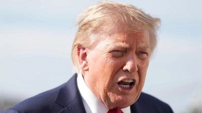Trump kritisiert Gegner von Riesen-Rechenzentren. (Archivbild) (Foto: Jacquelyn Martin/AP/dpa)