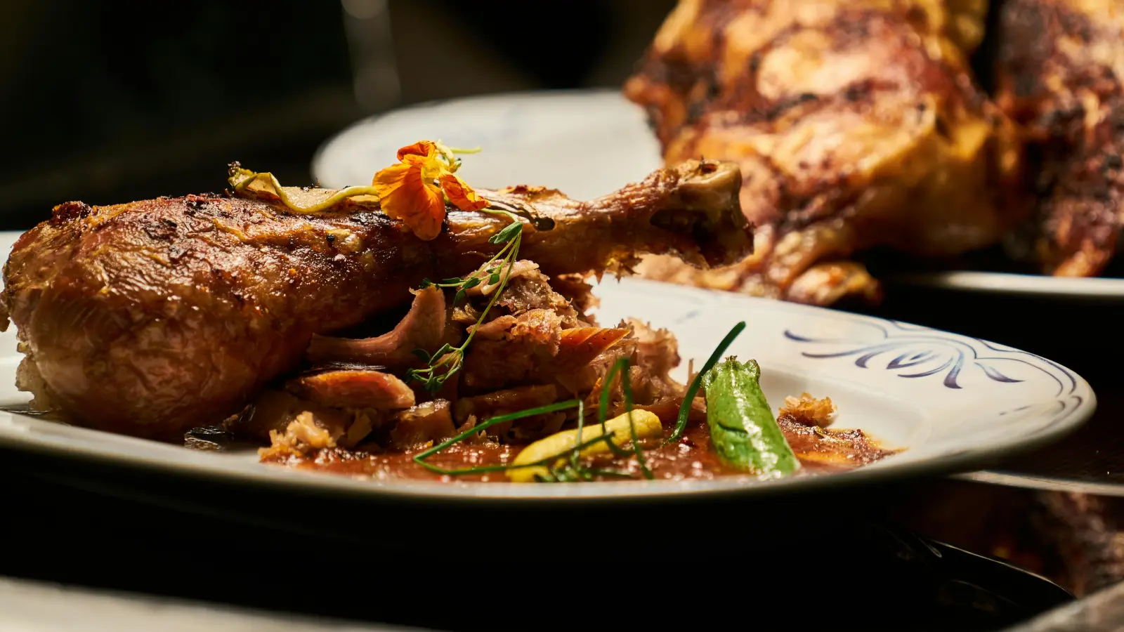 Das Wort „Advent“ bedeutet „Ankunft“. Gemeinsam feiert die christliche Glaubensgemeinschaft in dieser Zeit die Ankunft Jesu Christi. Ursprünglich war die Adventszeit eine Zeit des Fastens. Heutzutage darf geschlemmt werden. Die Gastrobetriebe halten zahlreiche Leckereien für ihre Besucher in der Weihnachtszeit bereit.  (Foto: Pexels)