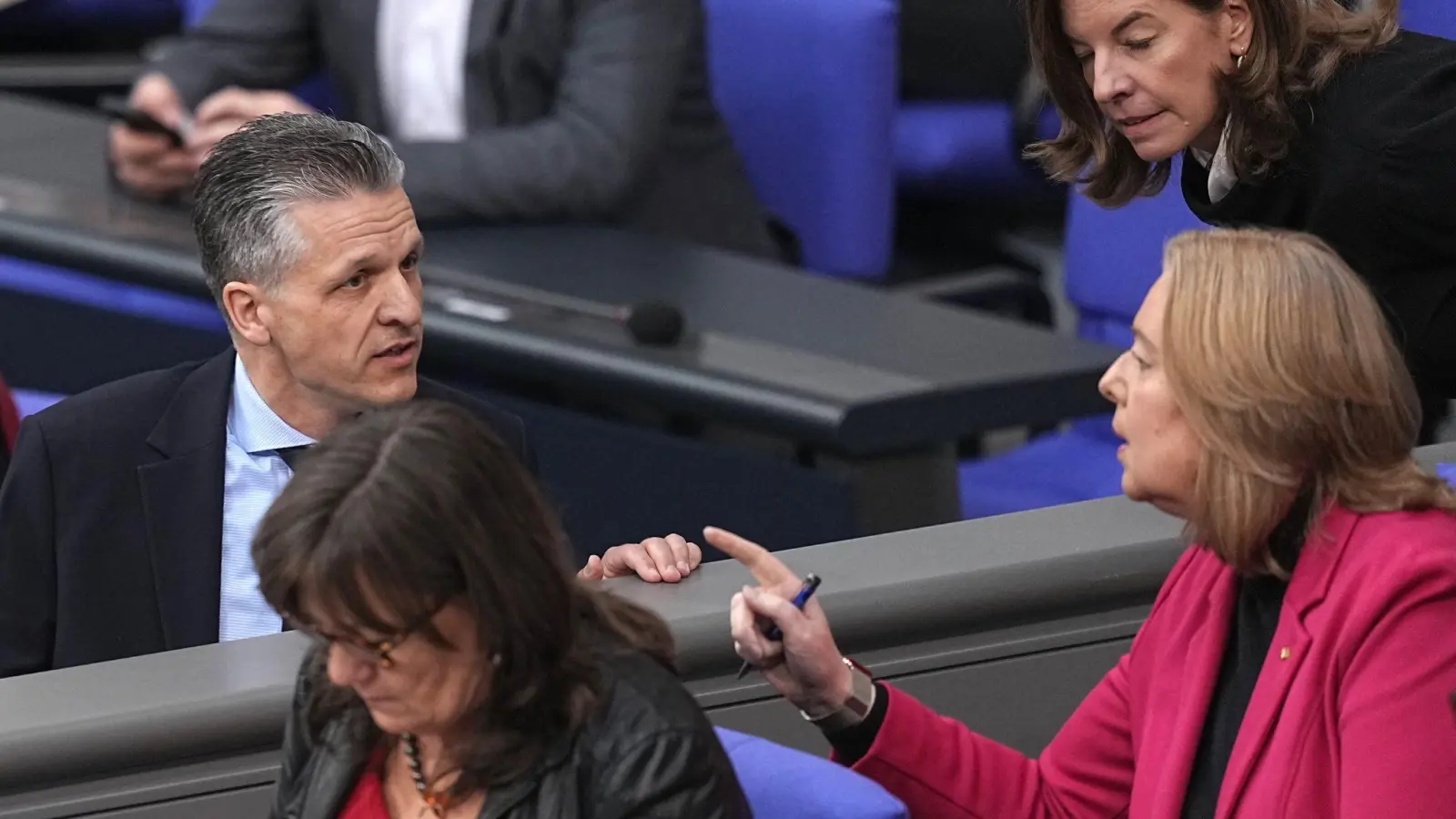 Wie schnell soll es gehen mit der Reform des Bürgergelds? Kanzleramtsminister Frei (CDU) meint, Arbeitsministerin Bas (SPD) sollte schon „in den nächsten Tagen“ liefern. (Archivbild) (Foto: Michael Kappeler/dpa)