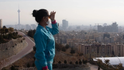 Luftverschmutzung im Winter ist im Iran nichts Neues. Doch in diesem Jahr hat die Belastung ein neues Niveau erreicht. (Foto: Aref Taherkenareh/dpa)