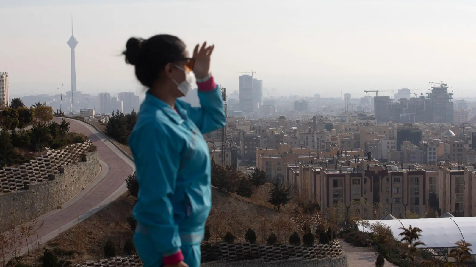 Luftverschmutzung im Winter ist im Iran nichts Neues. Doch in diesem Jahr hat die Belastung ein neues Niveau erreicht. (Foto: Aref Taherkenareh/dpa)