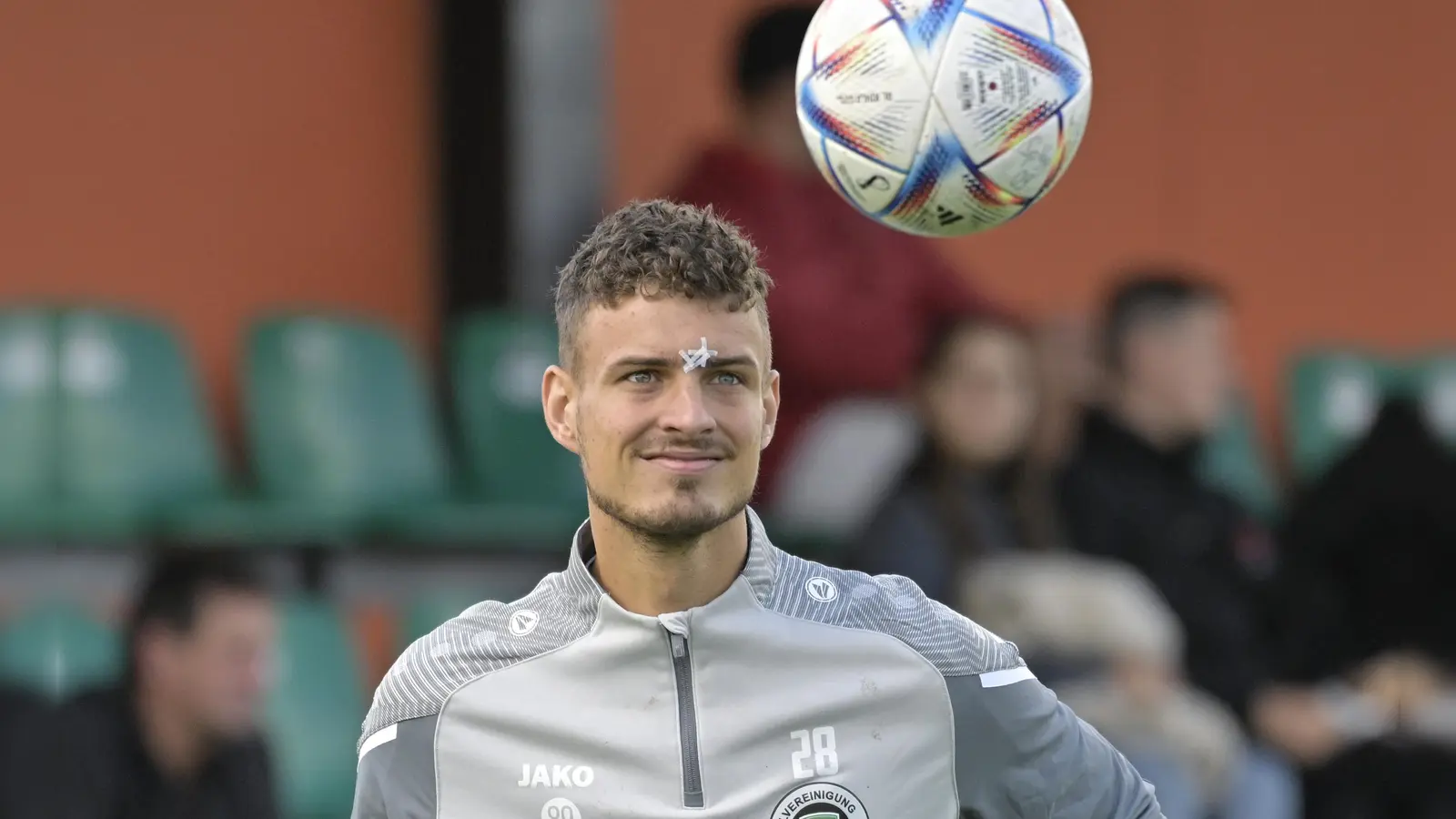 Sebastian Marx übernimmt eine der Innenverteidigerpositionen im Heimspiel gegen den VfB Eichstätt. (Foto: Martin Rügner)