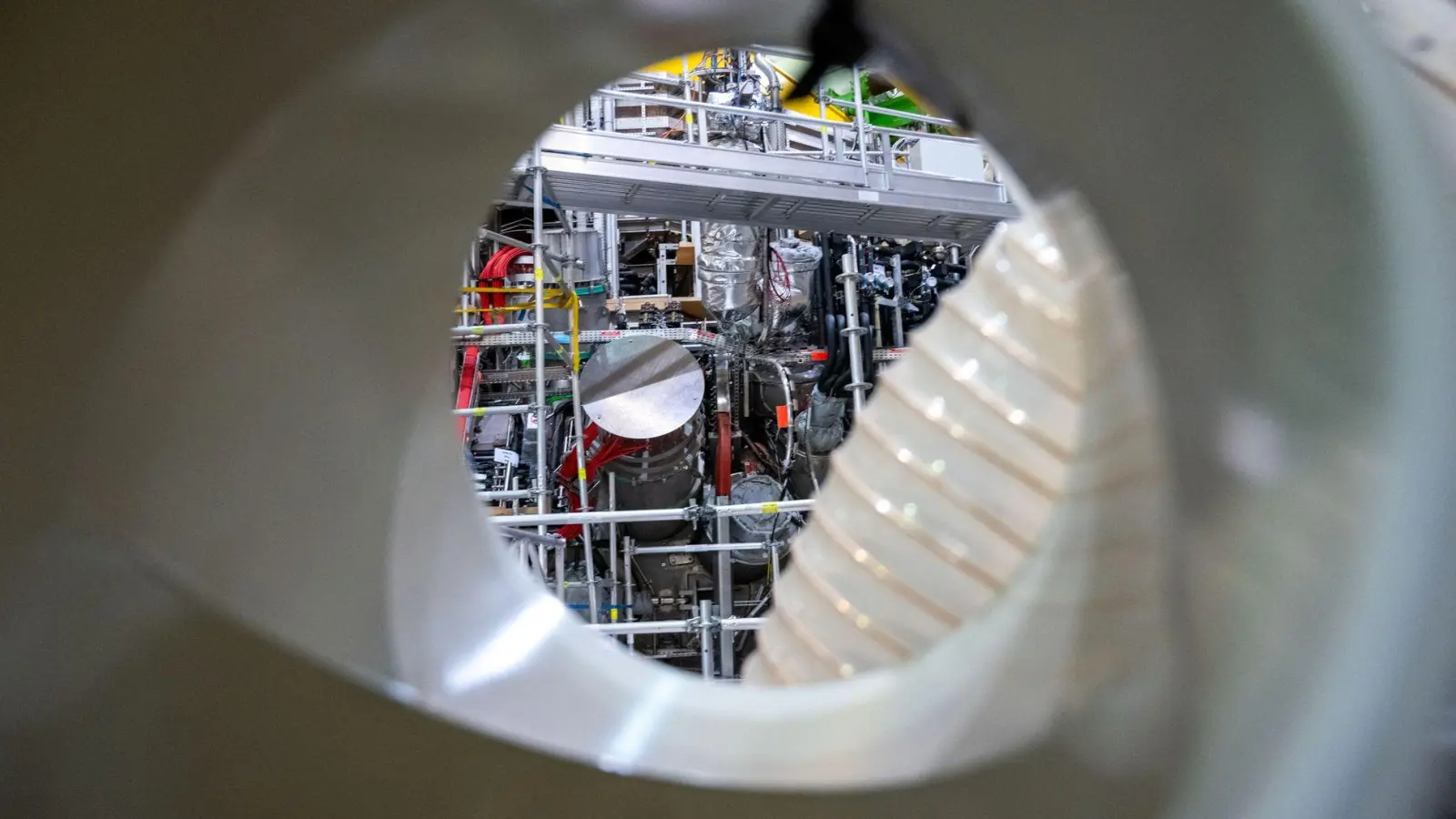 Der Forschungsreaktor „Wendelstein 7-X“ des Max-Planck-Instituts für Plasmaphysik ist der Vorläufer des Proxima Fusion-Konzepts. (Archiv)  (Foto: Stefan Sauer/dpa)