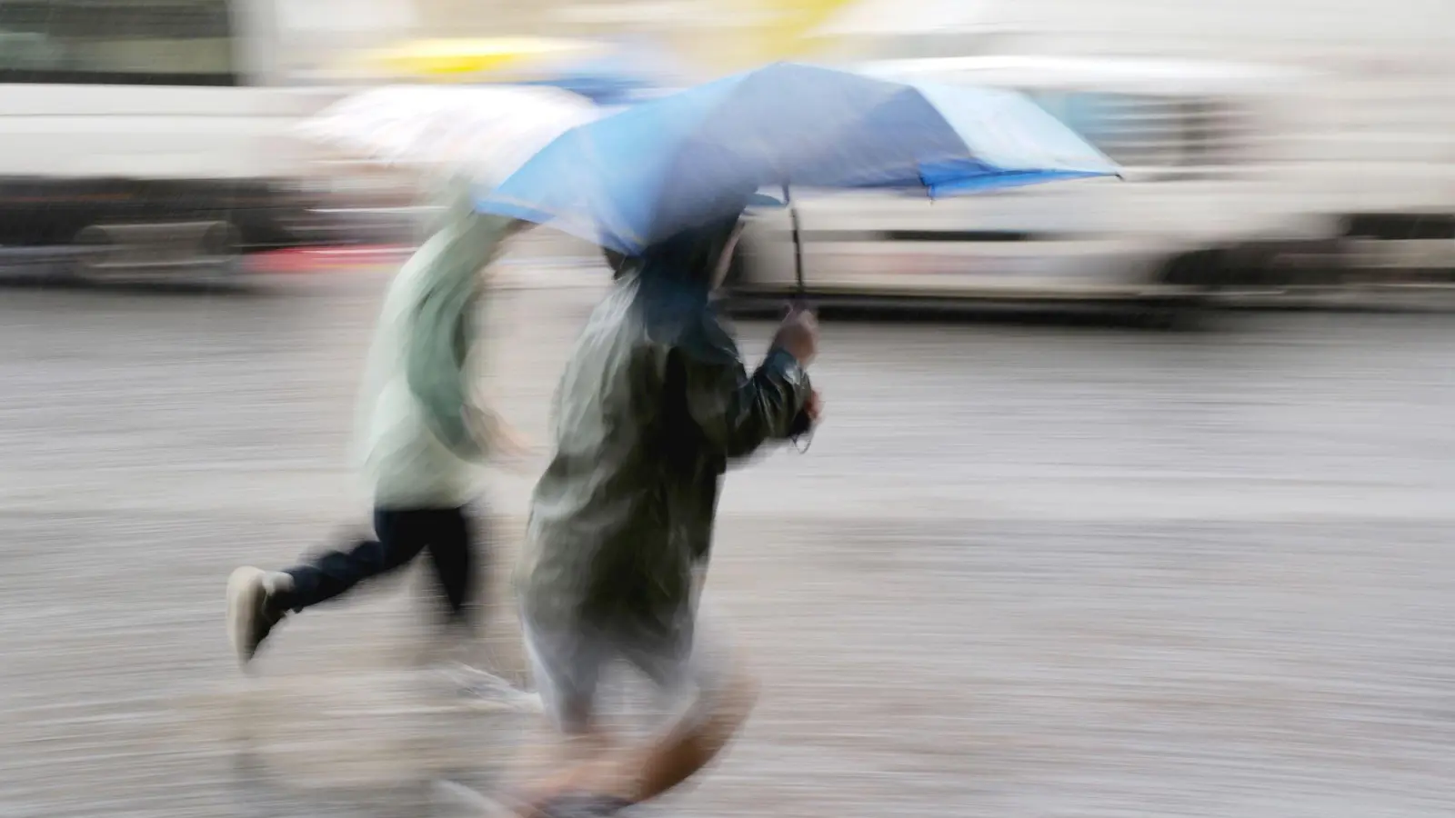 Der Juli war vor allem nass. (Foto aktuell vom 27. Juli) (Foto: Peter Kneffel/dpa)