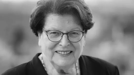 Barbara Stamm (CSU), langjährige ehemalige Präsidentin des bayerischen Landtags, lächelt. (Foto: Nicolas Armer/dpa/Archivbild)