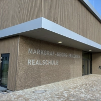 Das neue M-Gebäude der Markgraf-Georg-Friedrich-Realschule Heilsbronn. (Foto: Landratsamt Ansbach/Martin Fellner)