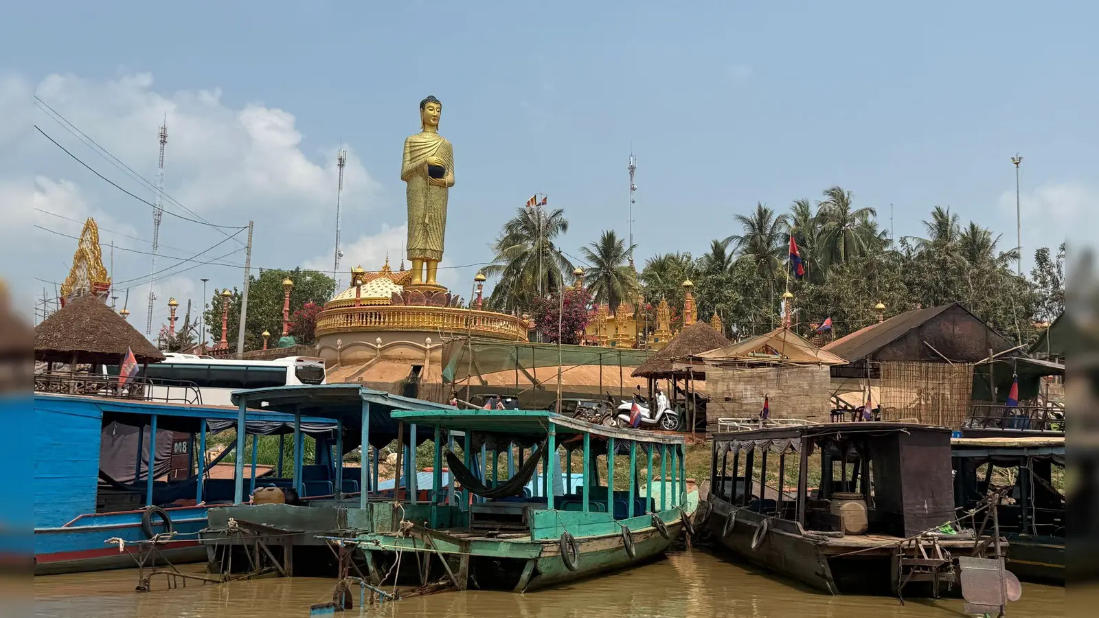 Am Tonle Sap können Touristen das traditionelle Leben vieler Kambodschaner erleben. (Foto: Carola Frentzen/dpa)
