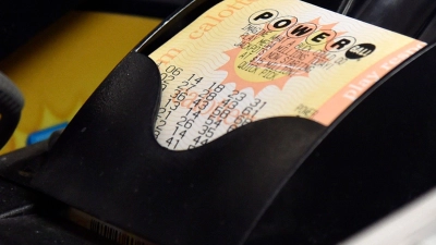 In den USA ist die höchste Jackpot-Summe in der Geschichte der Powerball-Lotterie gewonnen worden. (Foto: John G. Mabanglo/EPA/dpa)
