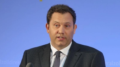 Bundesfinanzminister Klingbeil auf dem Flughafen Leipzig/Halle. Der deutsche Zoll soll gestärkt werden. (Foto: Jan Woitas/dpa)