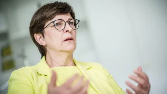 SPD-Chefin Saskia Esken appelliert an die Kompromissbereitschaft der Koalitionspartner. (Foto: Michael Kappeler/dpa)