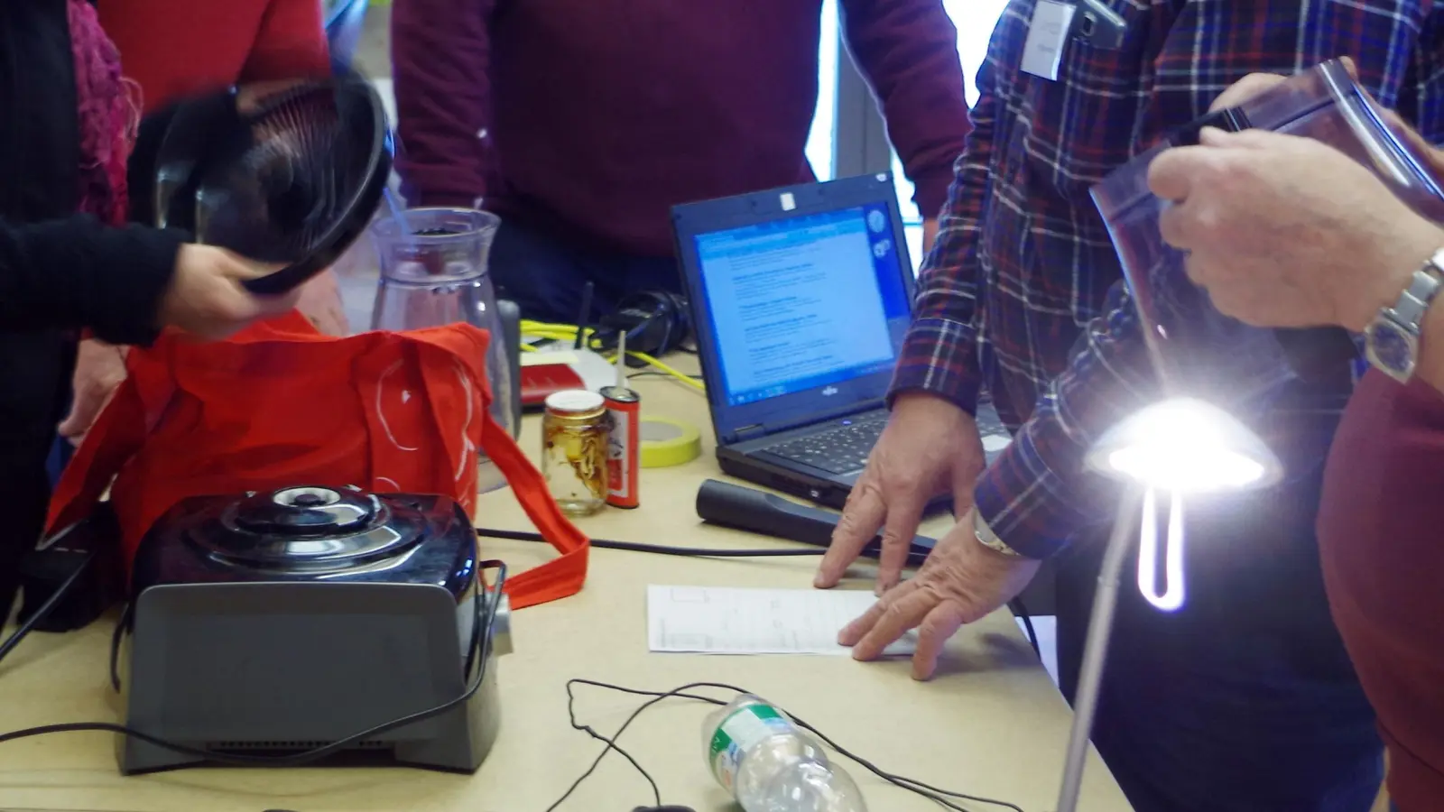Der Seniorenbeirat in Wilhermsdorf ist rührig bei seinen Aktivitäten. So bietet er etwa schon seit 2017 ein Repair-Café an. (Foto: Heinz Wraneschitz)