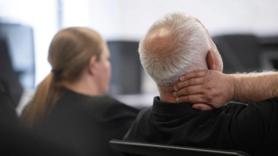 Beim Urteil brandete Applaus auf im Gerichtssaal. (Foto: Marijan Murat/dpa)