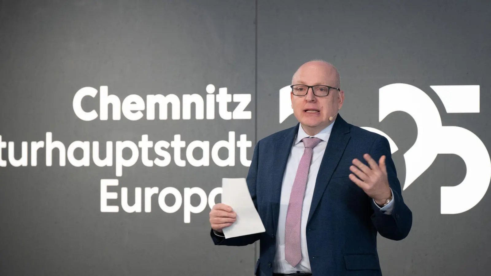 Oberbürgermeister Sven Schulze (SPD): Kulturhauptprogramm hat Zielmarke von 2 Millionen Besuchern übertroffen.  (Foto: Sebastian Kahnert/dpa)