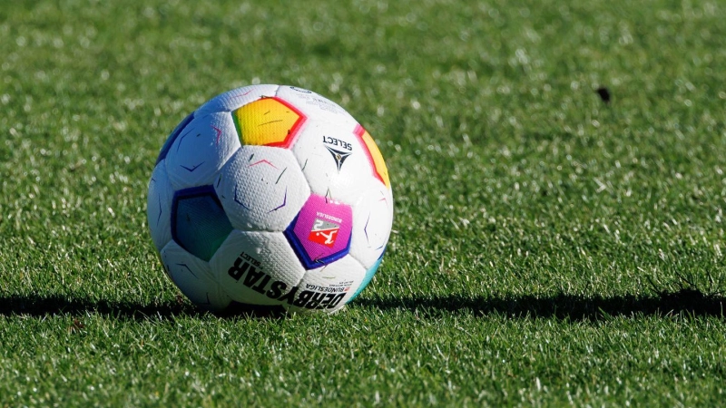 Der TSC Neuendettelsau spielt auch 2026/27 in der Landesliga Nordost. (Symbolbild: Daniel Karmann/dpa)