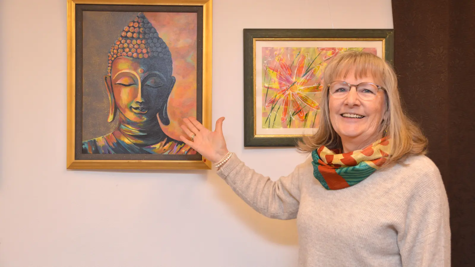 Anita Schweikl stellt ihre Werke derzeit im Uehlfelder Torhaus aus – nach über 20-jähriger Malerei-Tätigkeit ist es ihre erste richtige Schau überhaupt. (Foto: Johannes Zimmermann)