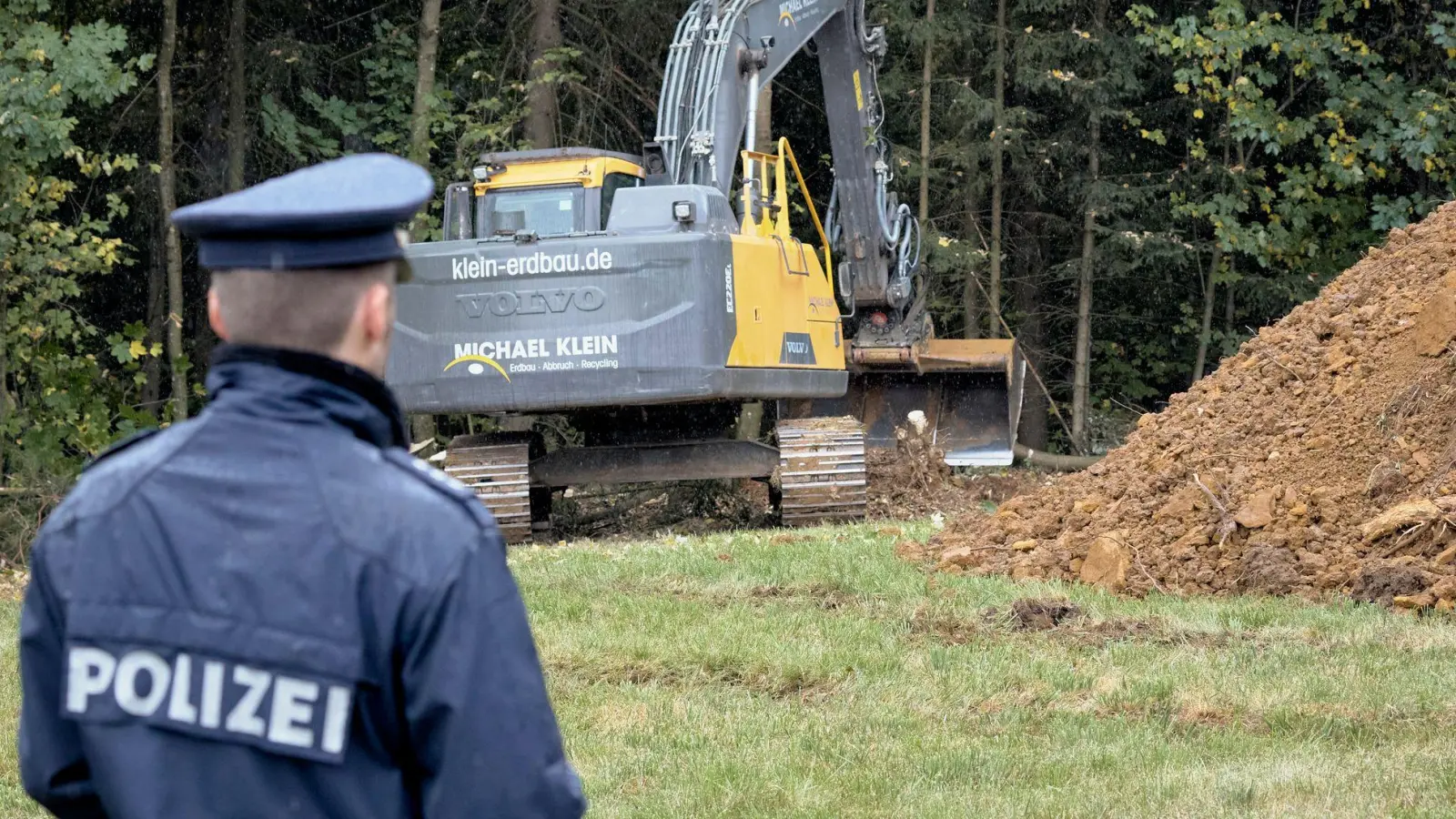 In den vergangenen Tagen hatte die Polizei auf der Suche nach Hinweisen an mehreren Orten gegraben. (Archivbild) (Foto: Tizian Gerbing/dpa)