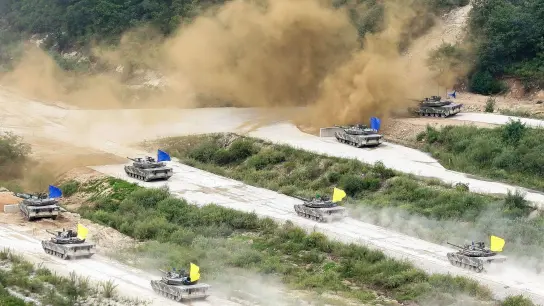 Panzer der US-Armee und der südkoreanischen Streitkräfte bei einem gemeinsamen Militärmanöver nördlich von Seoul. (Foto: Kim Hee-Chul/EPA/dpa)