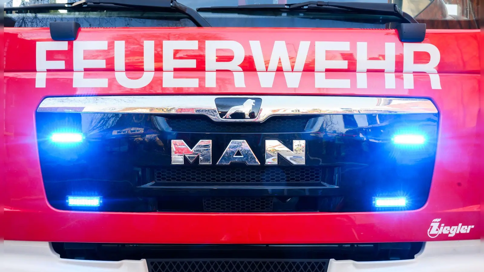 Ein Küchenbrand löste in Grub am Forst einen Großeinsatz aus. (Symbolfoto) (Foto: Julian Stratenschulte/dpa)