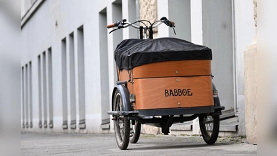 Babboe bereitet einen Rückruf verschiedener Lastenrad-Modelle vor – es gibt Sicherheitsprobleme mit Rahmenbrüchen. (Foto: Martin Schutt/dpa)